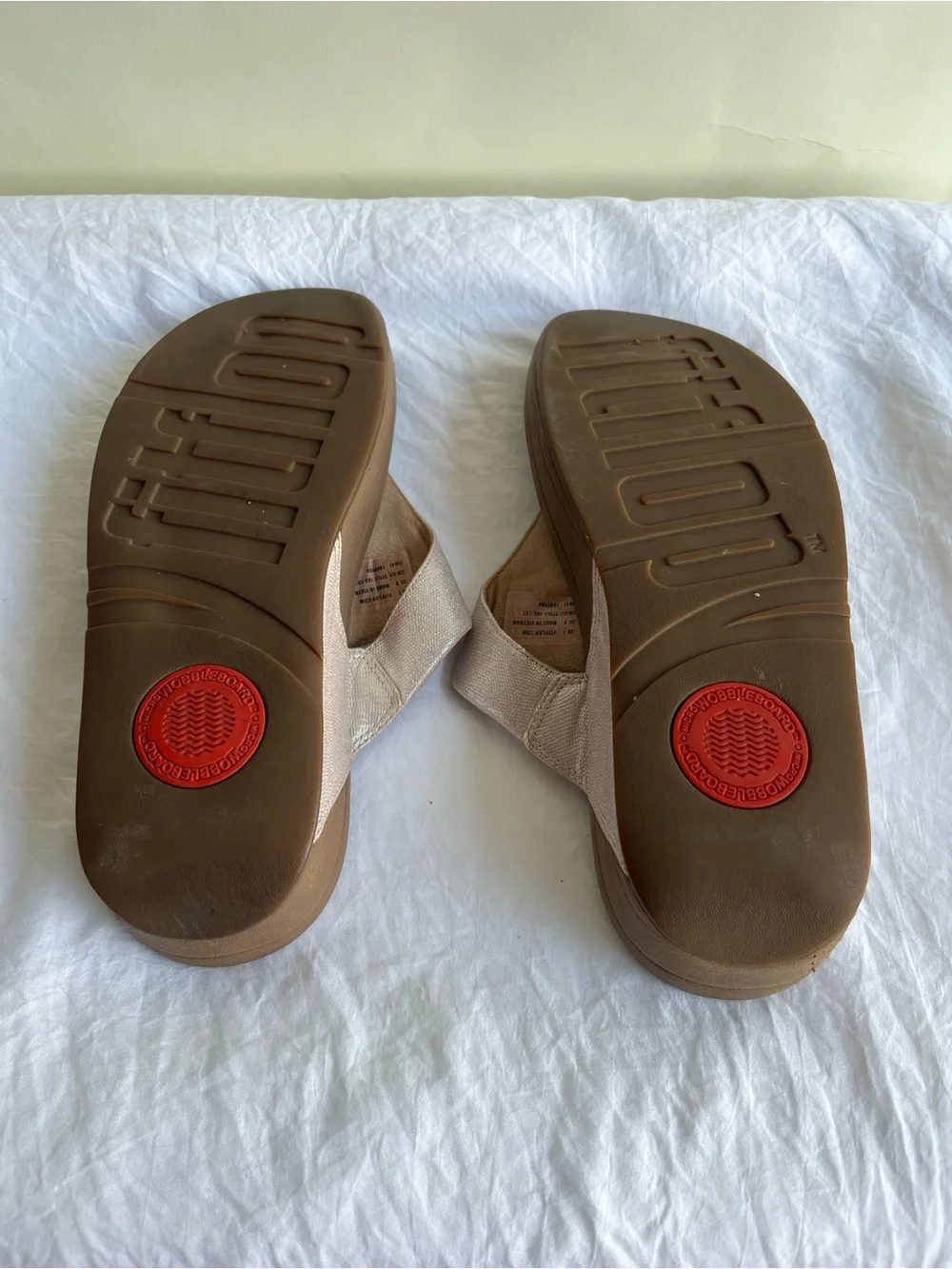 Fitflop Lulu Shimmer Wedge Thong Textured Metallic Microwobbleboard Midsole Sz 9